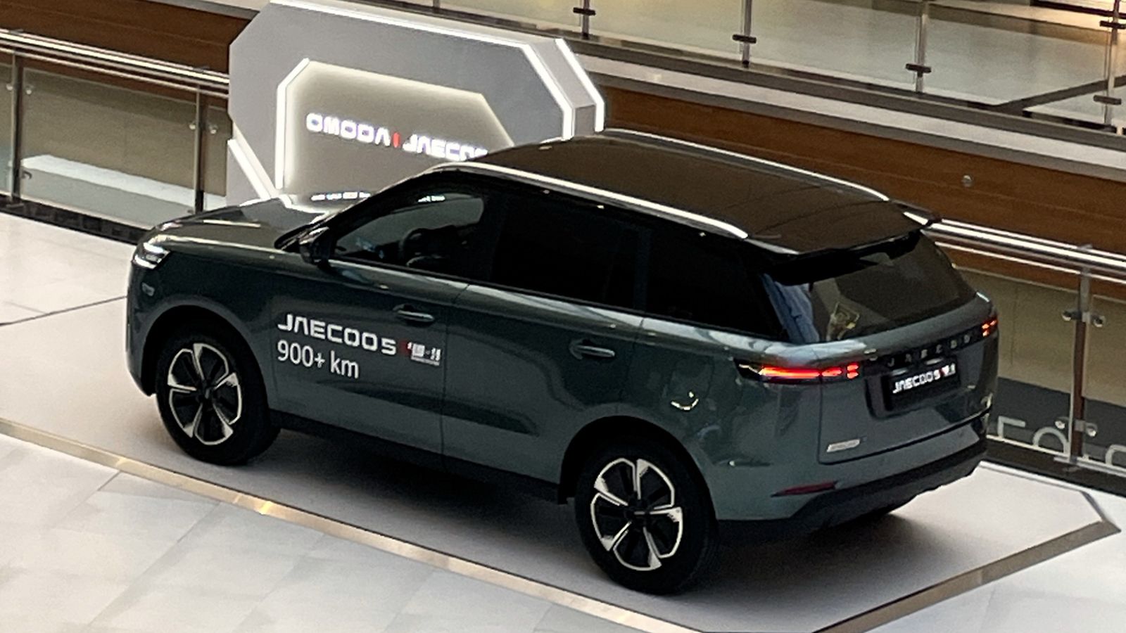 Το Jaecoo 5 SHS-H... δέχεται επισκέψεις στο «The Mall Athens»